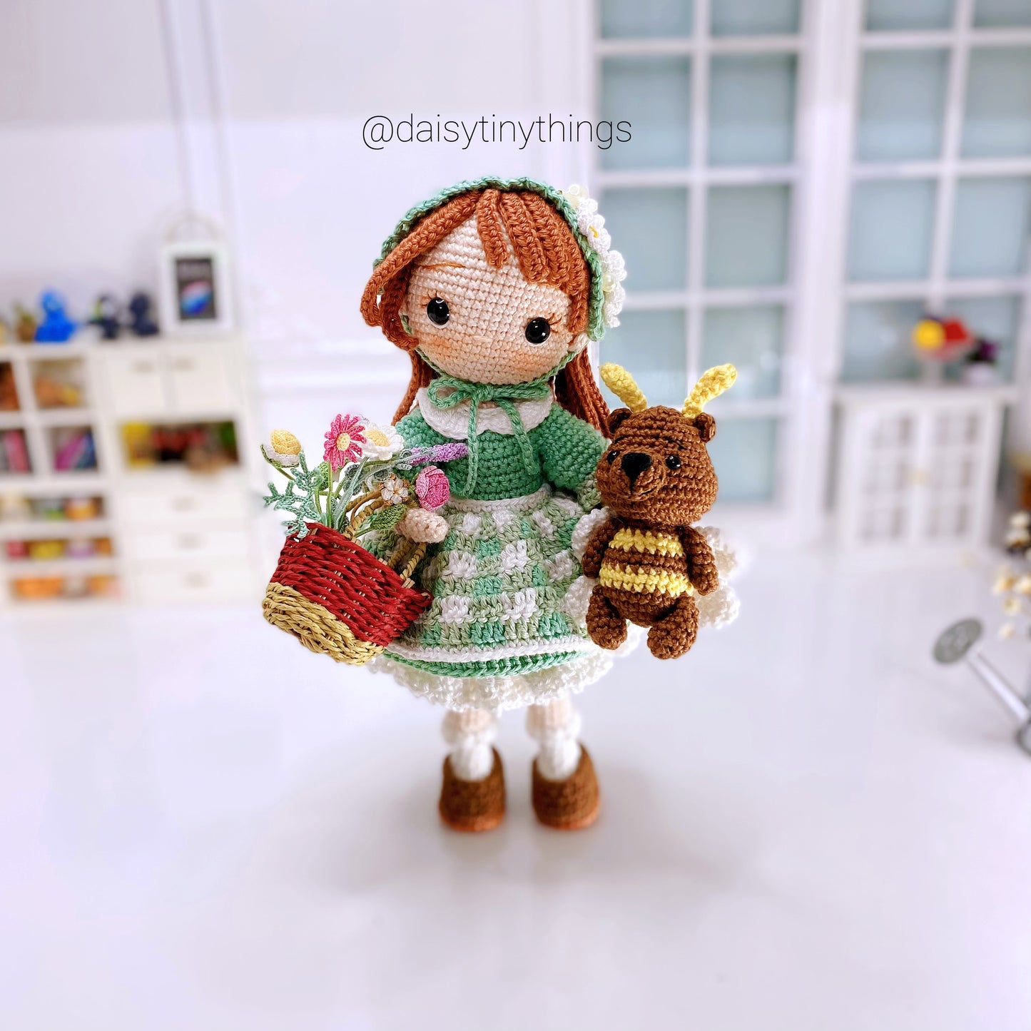 Daisy & the little Bumblebee